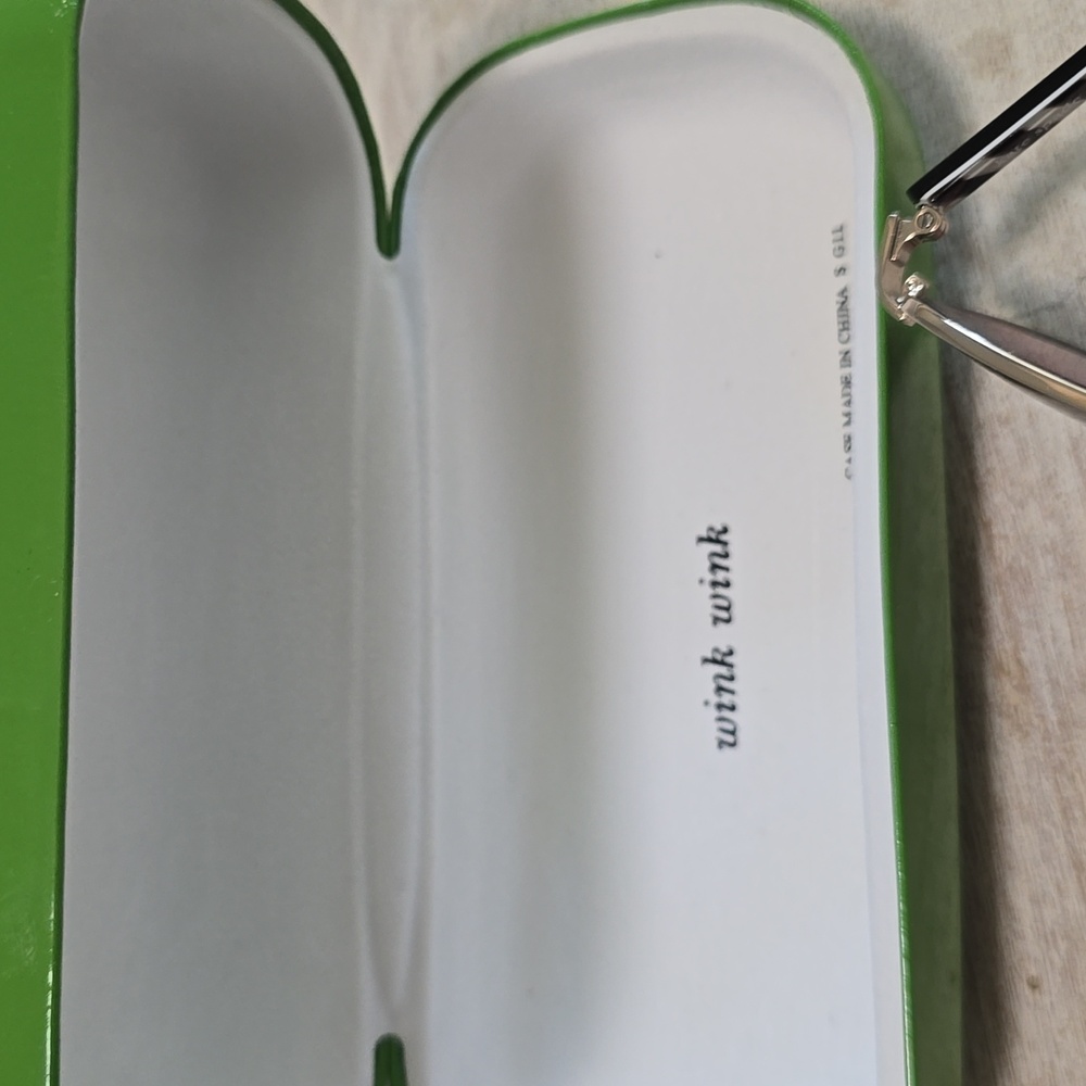 Kate Spade New York ~Blossom Aviator With Green hard shell Case. - Picture 3 of 3